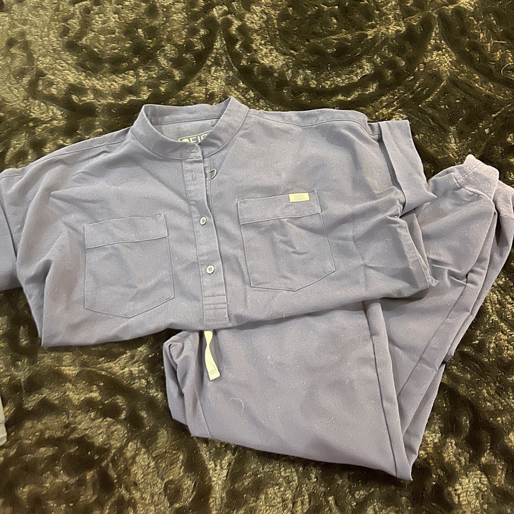 Figs scrubs